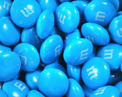 Драже M&M's с арахисом в молочном шоколаде и синей глазури