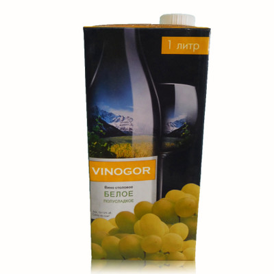Напиток винный Vinogor белый полусладкий 10.5%, 1л
