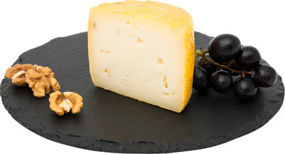 Сыр полутвёрдый фермерский Сырная Губерния Том де буа с грецким орехом 41%