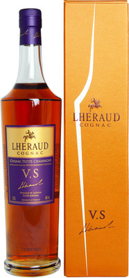 Коньяк Lheraud VS 40% в подарочной упаковке, 700мл