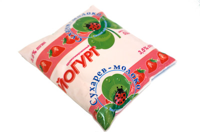 Йогурт Сухарев-молоко с ароматом земляники 3.5%, 500мл