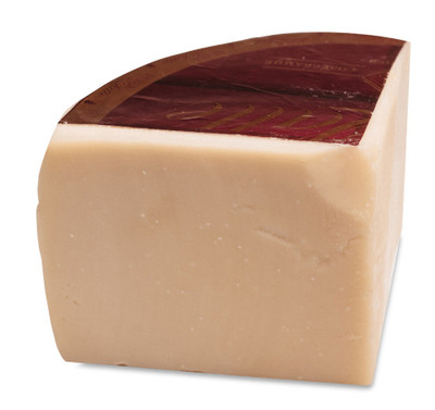 Сыр твёрдый Кабош Perla di Latte Vecchio 9 месяцев выдержки 50%