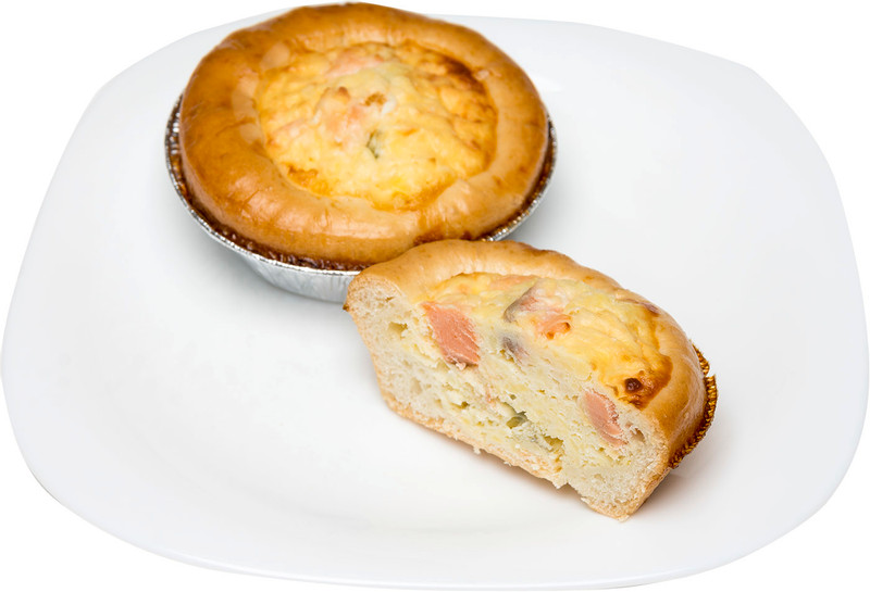 Пирожок У Палыча Лоранский с красной рыбой и соусом, 170г — фото 4