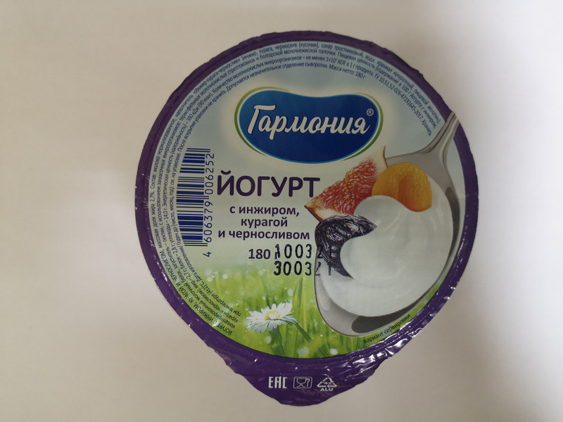 Йогурт Гармония с инжиром курагой и черносливом 2.7%, 180г — фото 1
