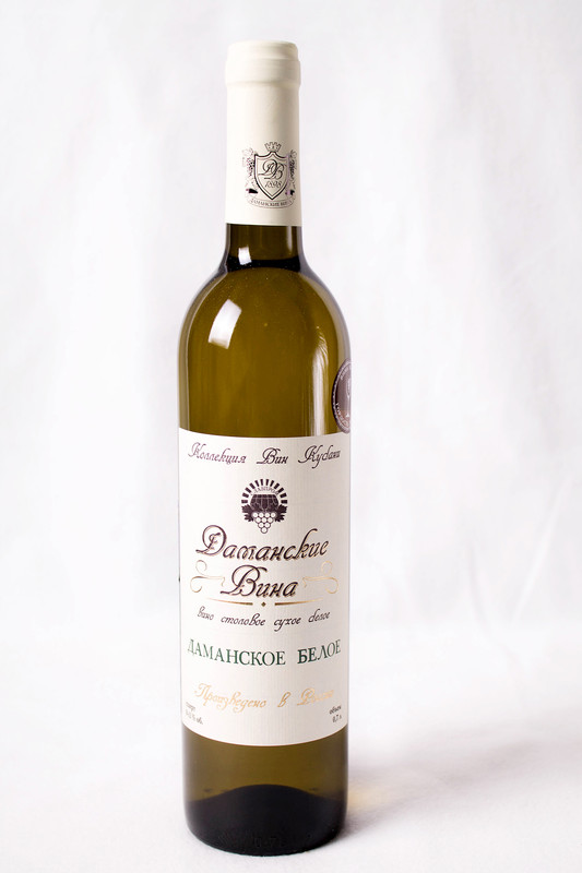 Вино Даманские вина Мускатное белое полусладкое 10-12%, 700мл