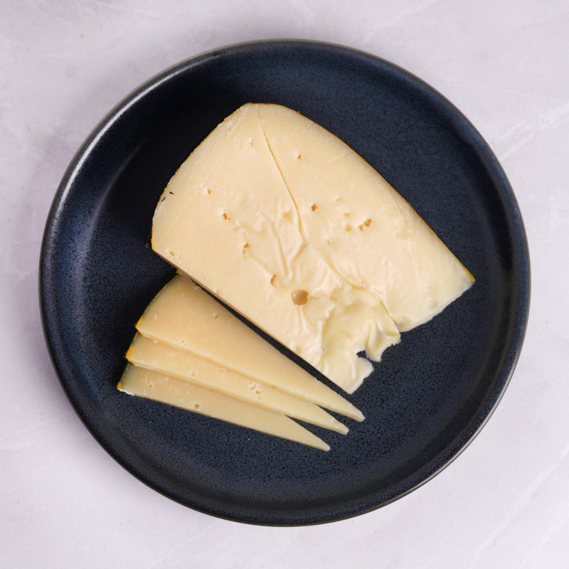 Сыр Амстеллер выдержанный твердый 50% — фото 1