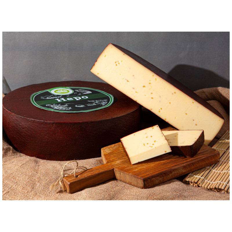 Сыр полутвёрдый Eco Village Неро с пажитником 45% — фото 1