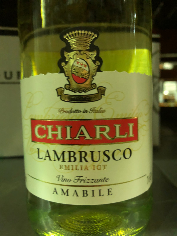 Вино Chiarli Lambrusco dell'Emilia Bianco игристое белое полусладкое 7.5%, 750мл — фото 2