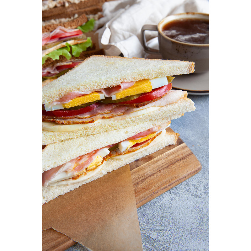 Сэндвич с яйцом,  беконом, сыром моцарелла запечённый 175г — фото 2